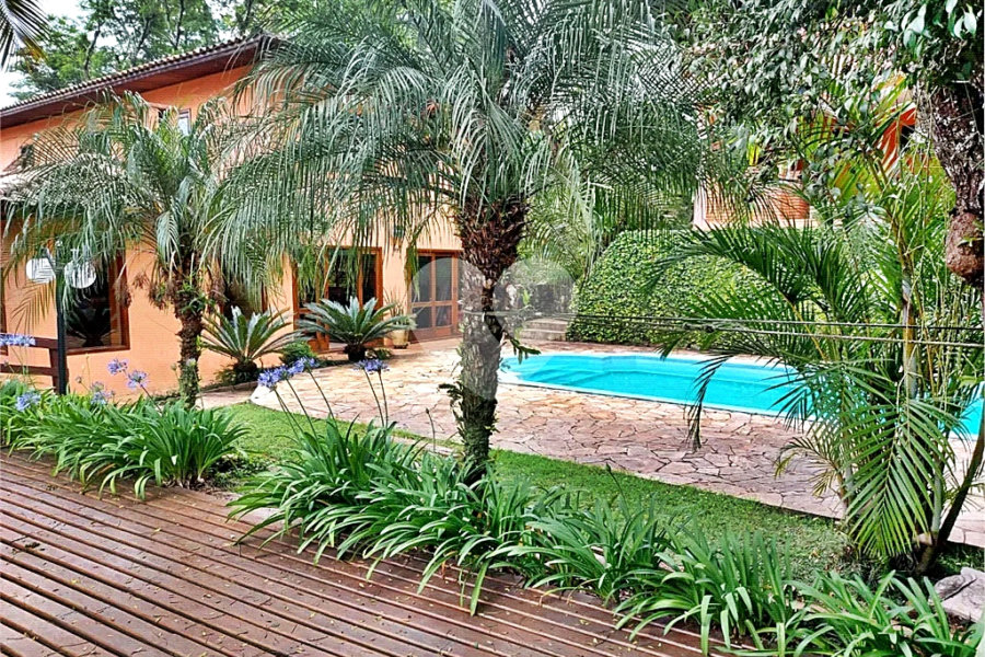 Casa à venda com 4 quartos, sendo 2 suítes, no condomínio Parque Imperial da Cantareira, Mairiporã - SP
