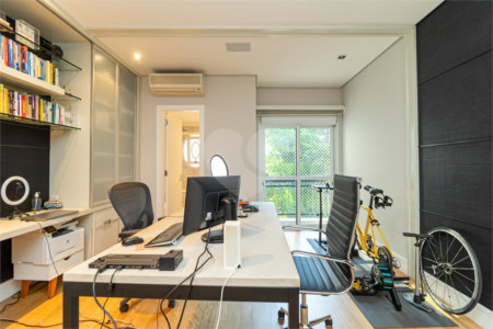 Apartamento à venda com 5 suítes em Moema, São Paulo, SP