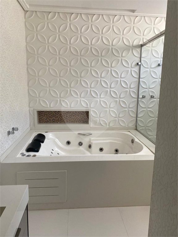 Casa à venda com 4 quartos, sendo 3 suítes, no condomínio Brisa 1, Mogi das Cruzes - SP