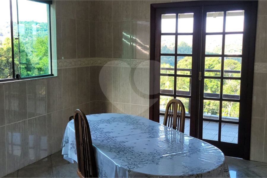 Casa à venda com 5 quartos, sendo 2 suítes, no condomínio Alpes da Cantareira, Mairiporã - SP