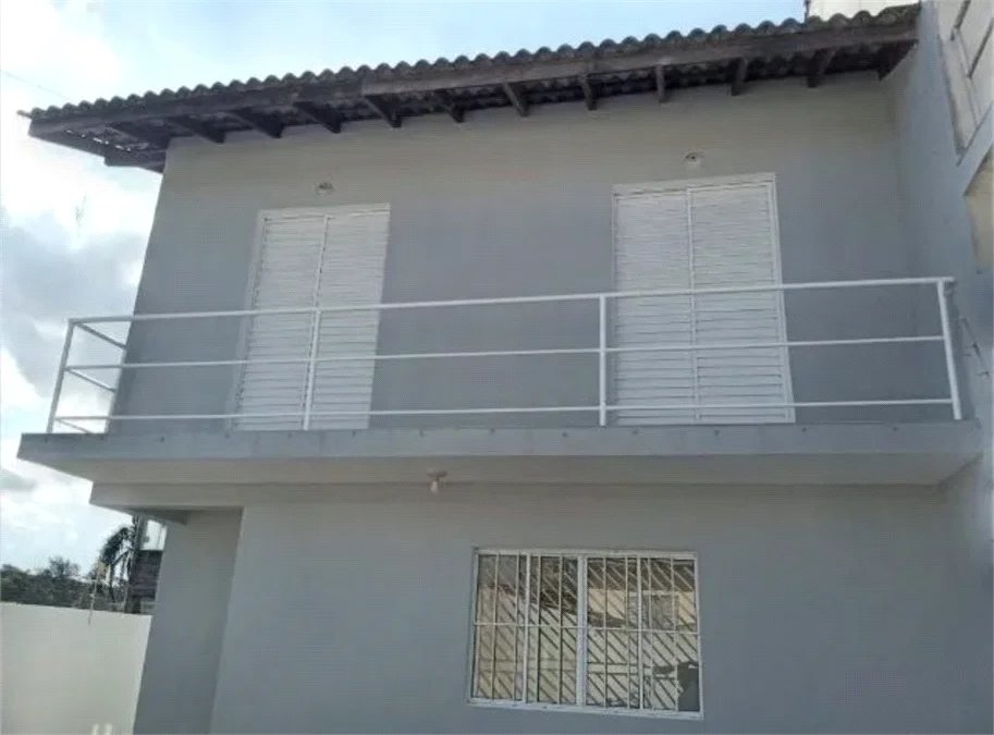 Sobrado à venda com 3 quartos em Jardim Estela Mari, Cotia, SP