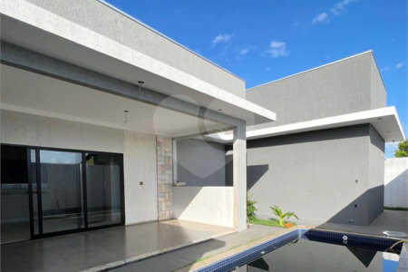 Casa à venda com 3 quartos, sendo 1 suíte, no condomínio Sun Lake, Três Lagoas - MS