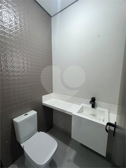 Casa à venda com 3 quartos, sendo 1 suíte, no condomínio Jardim Laguna, Indaiatuba - SP