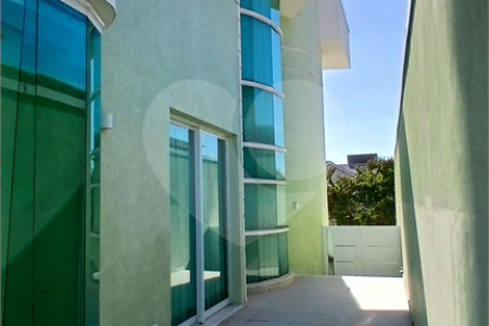 Casa à venda com 3 suítes no condomínio Figueira Garden, Atibaia - SP