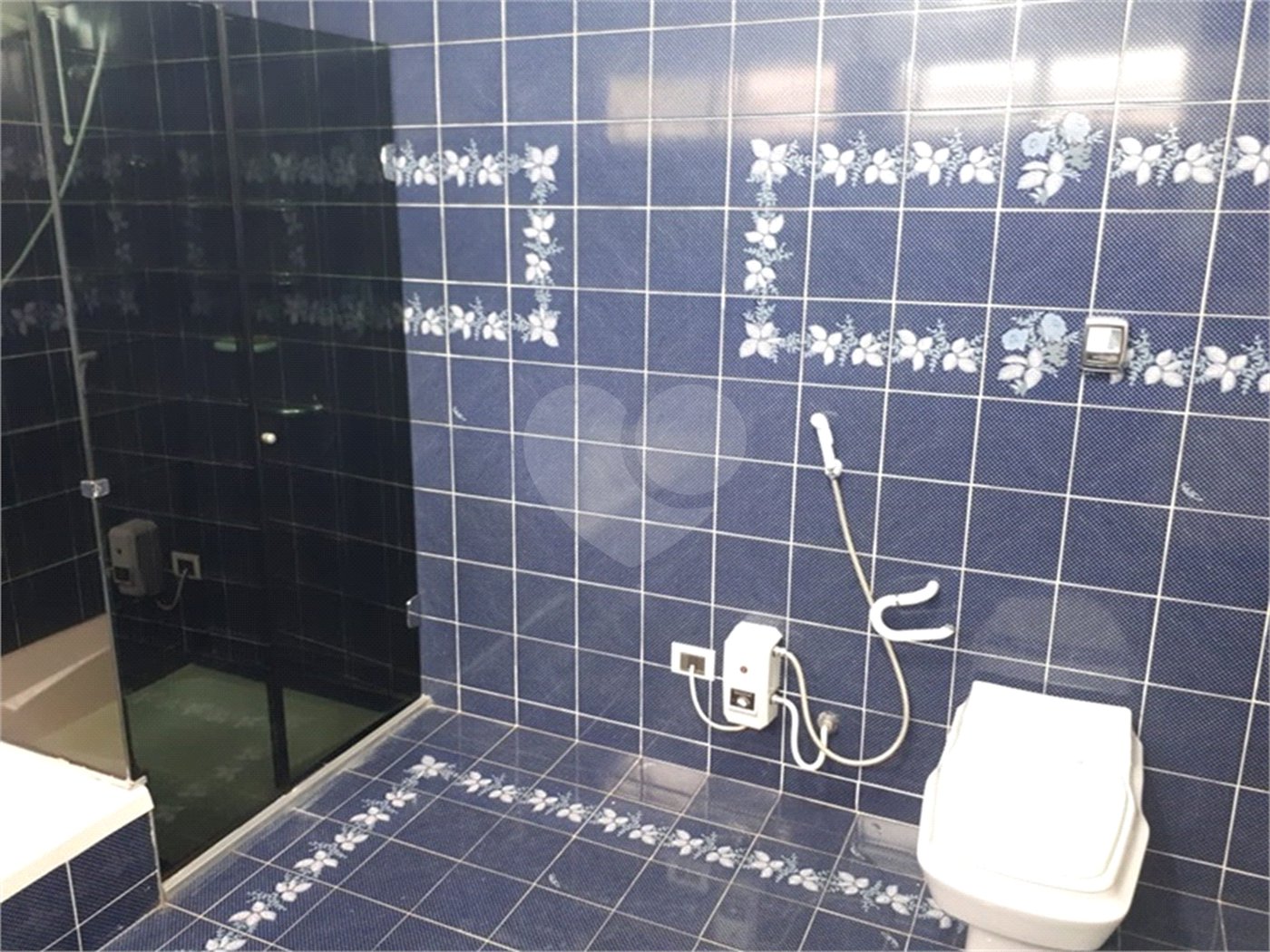 Sobrado à venda com 5 quartos, sendo 3 suítes, em Tremembé, São Paulo, SP