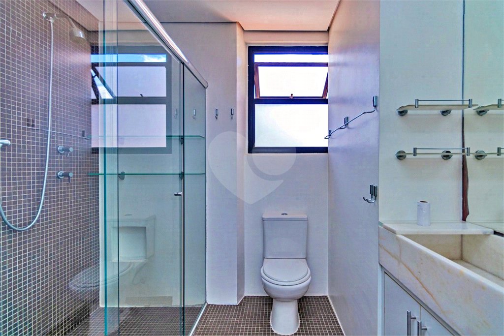 Apartamento à venda com 3 quartos, sendo 1 suíte, em Vila Olímpia, São Paulo, SP