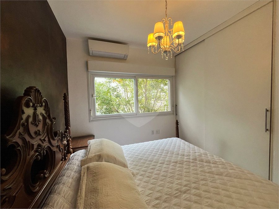 Sobrado à venda com 5 quartos, sendo 2 suítes, em Alto da Boa Vista, São Paulo, SP