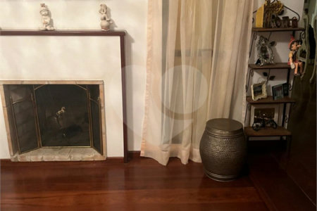 Sobrado à venda com 4 quartos, sendo 1 suíte,  em Jardim Leonor Mendes de Barros, São Paulo, SP