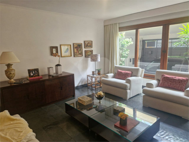 Casa à venda com 3 quartos, sendo 1 suíte,  em Chácara Monte Alegre, São Paulo, SP