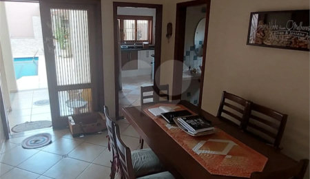 Sobrado à venda com 3 suítes em Jardim Regina, Indaiatuba, SP