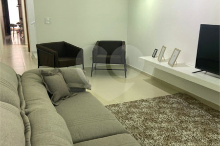 Sobrado à venda com 3 quartos, sendo 1 suíte,  em Vila Pires, Santo André, SP
