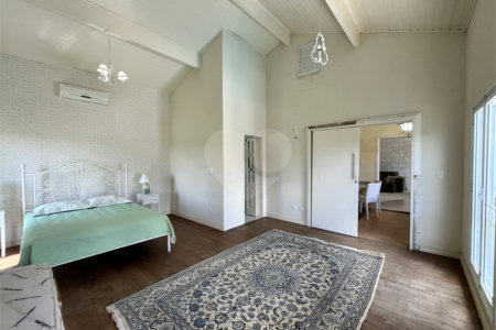 Casa à venda com 5 quartos, sendo 3 suítes,  no condomínio Village Saint Charbel, Araçoiaba da Serra - SP