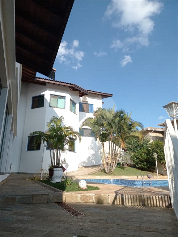 Casa à venda com 4 quartos, sendo 1 suíte, no condomínio Vale do Itamaracá, Valinhos - SP
