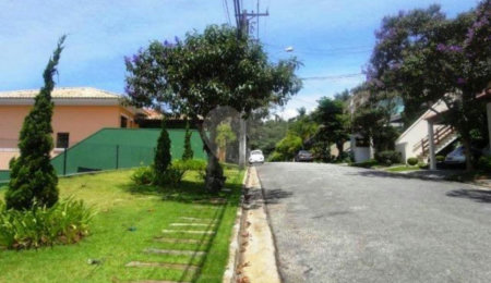 Casa à venda com 4 quartos, sendo 3 suítes,  no condomínio Residencial Jardim Itatinga, São Paulo - SP