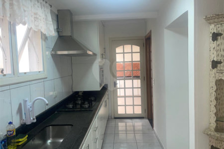 Casa à venda com 3 quartos, sendo 1 suíte,  no condomínio Vilagio Viccino, São Paulo - SP