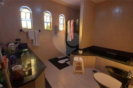 Casa à venda com 4 quartos, sendo 2 suítes, em MORUMBI, São Paulo, SP