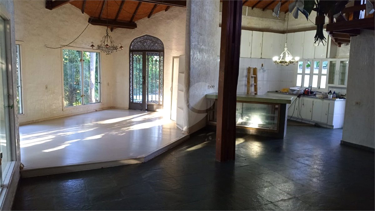 Casa à venda com 3 quartos, sendo 2 suítes, no condomínio Gleba II, Mairiporã - SP