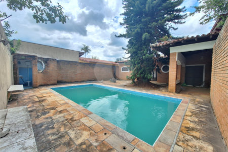 Casa à venda com 3 quartos, sendo 1 suíte, no Centro, Vinhedo, SP