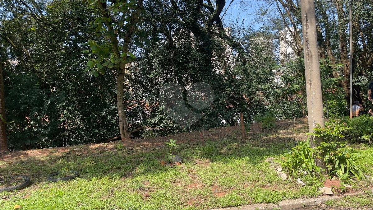 Terreno à venda com 3 quartos em Jardim Rizzo, São Paulo, SP