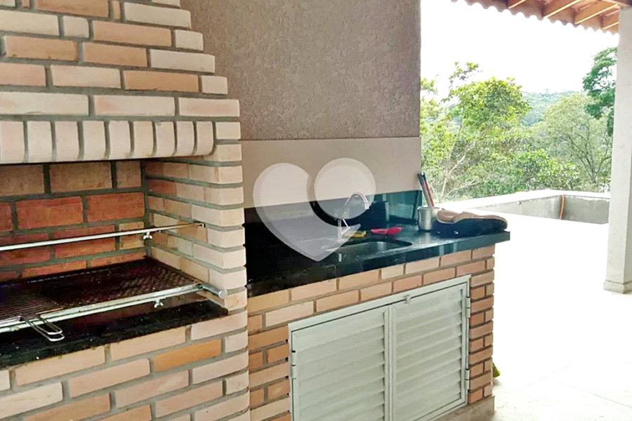 Casa à venda com 4 quartos, sendo 3 suítes, no condomínio Residencial Ecologico da Cantareira, Mairiporã - SP