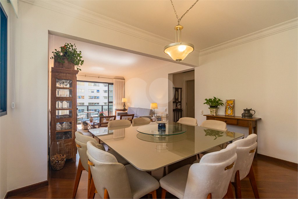 Apartamento à venda com 3 quartos, sendo 1 suíte, em Moema, São Paulo, SP