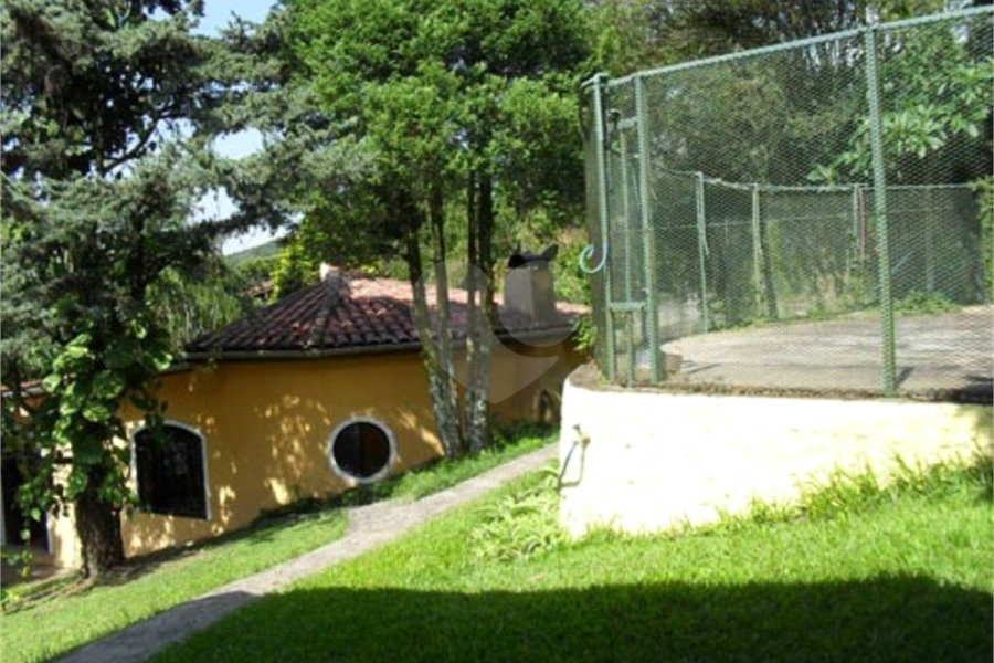 Sobrado à venda com 5 quartos, sendo 1 suíte, em Roseira, Mairiporã, SP
