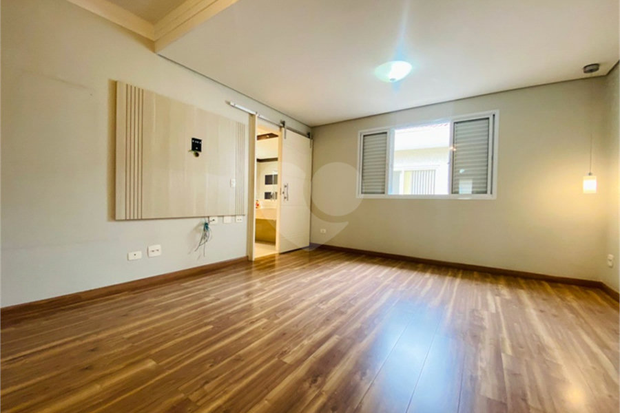Sobrado à venda com 4 quartos, sendo 3 suítes, em Vila Ester (zona Norte), São Paulo, SP