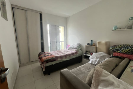 Casa à venda com 3 quartos, sendo 1 suíte,  no condomínio Capigaí, São Paulo - SP