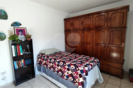 Sobrado à venda com 4 quartos, sendo 2 suítes, em Interlagos, São Paulo, SP
