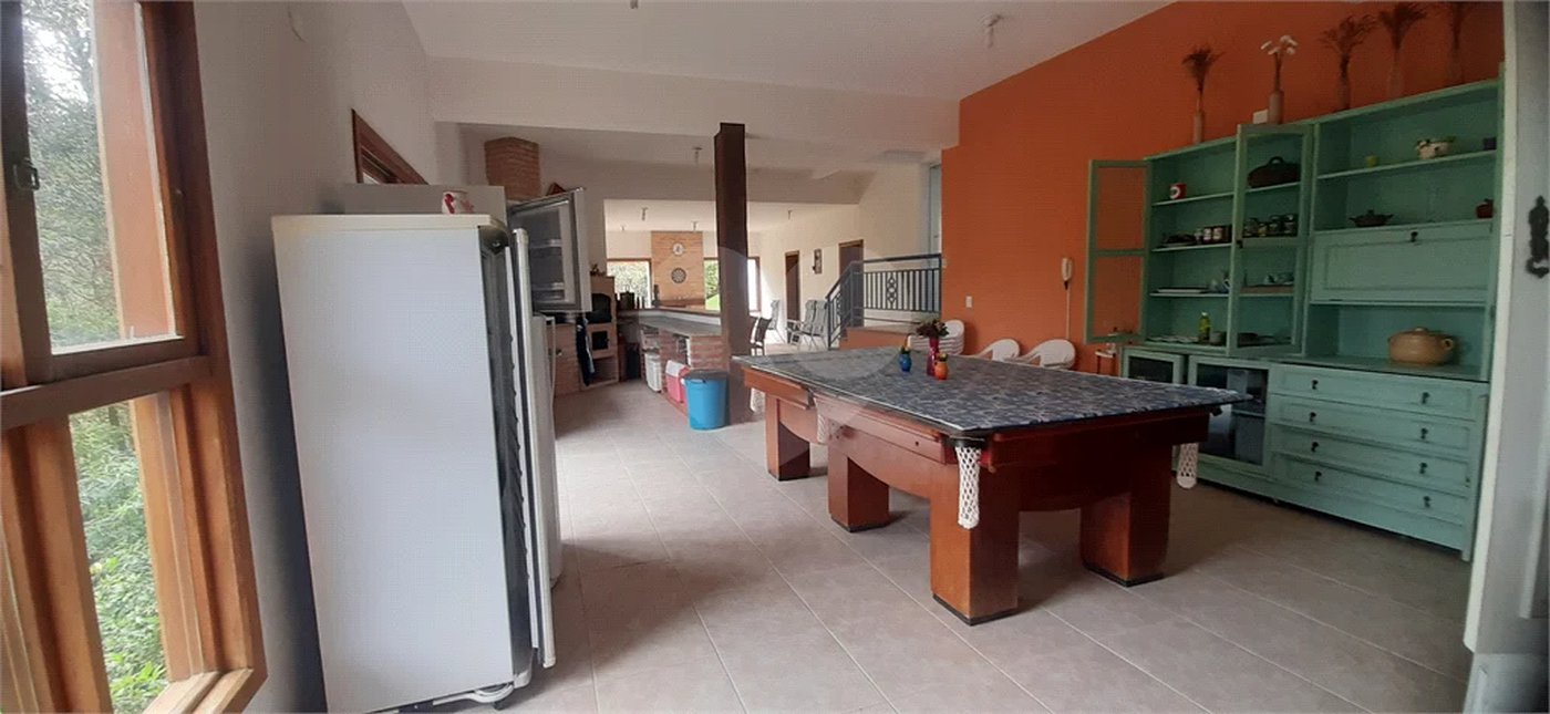 Casa à venda com 5 quartos, sendo 4 suítes, no condomínio Alpes da Cantareira, Mairiporã - SP