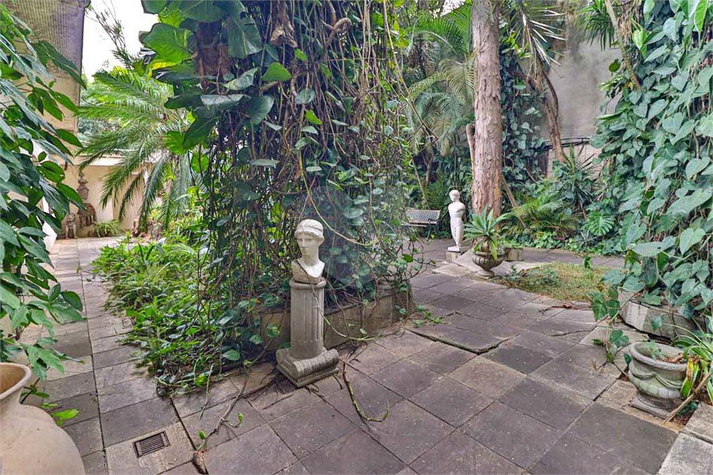 Casa Térrea à venda com 4 quartos, sendo 2 suítes, em Jardim Europa, São Paulo, SP