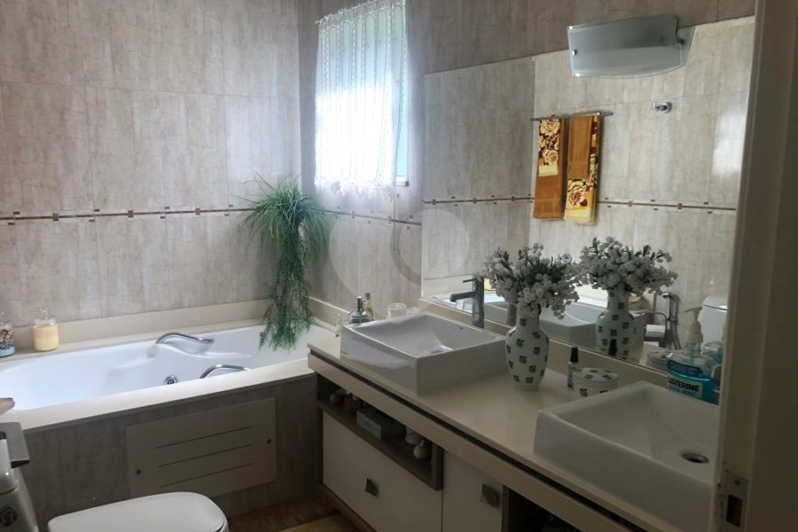 Sobrado à venda com 4 quartos, sendo 2 suítes, em Jardim Virginia Bianca, São Paulo, SP