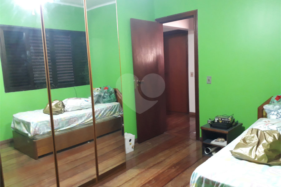 Sobrado à venda com 4 quartos, sendo 1 suíte, em Vila Constança, São Paulo, SP