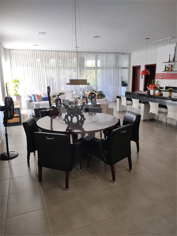 Casa à venda com 4 quartos, sendo 3 suítes, no condomínio Estância Marambaia, Vinhedo - SP
