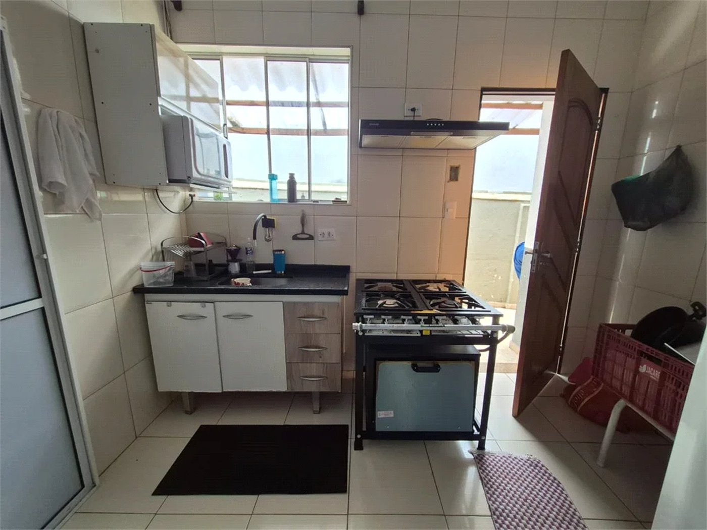 Casa à venda com 4 quartos, sendo 1 suíte,  no condomínio Residencial Alto da Lapa II, São Paulo - SP