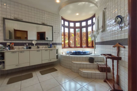 Casa à venda com 5 quartos, sendo 4 suítes, no condomínio Rancho Dirce, Sorocaba - SP