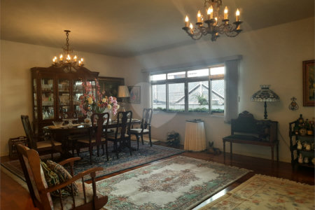 Casa à venda com 4 quartos, sendo 3 suítes,  em Jardim Marajoara, São Paulo, SP