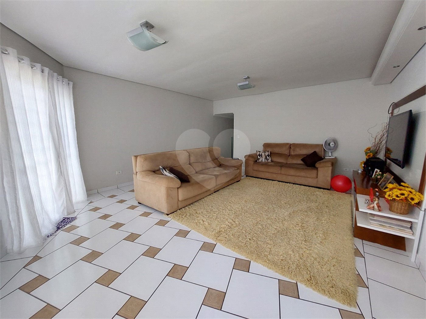 Casa à venda com 3 quartos, sendo 2 suítes, no Centro, Bom Jesus dos Perdões, SP