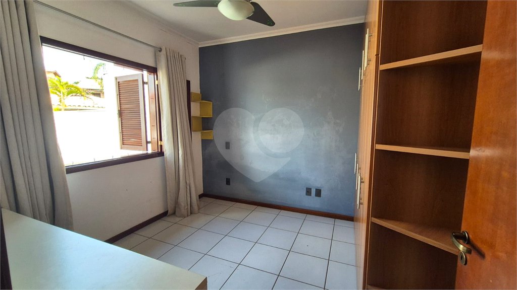 Casa à venda com 4 quartos, sendo 2 suítes, no condomínio Residencial Grape Village, Vinhedo - SP