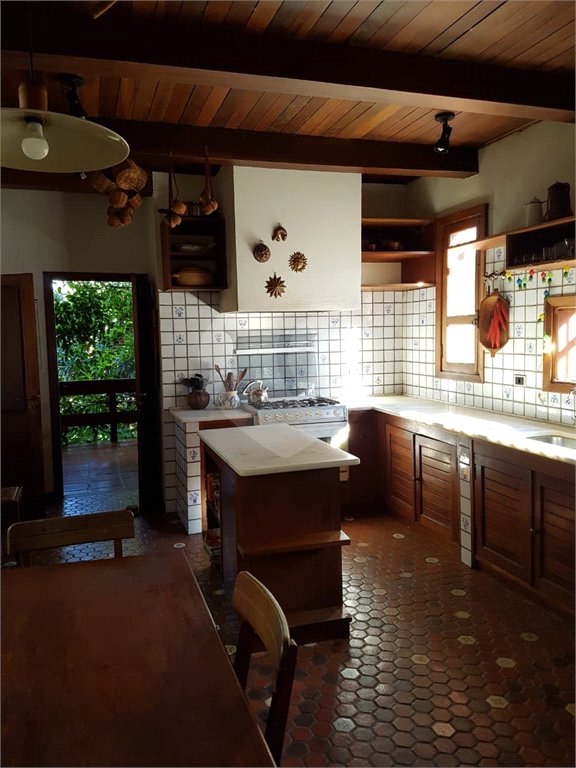 Casa térrea com piscina para venda no Parque Santa Marta