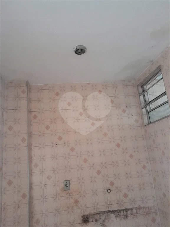 Kitnet Compacta na Liberdade – 33m² | Portaria 24h | Aceita Pets