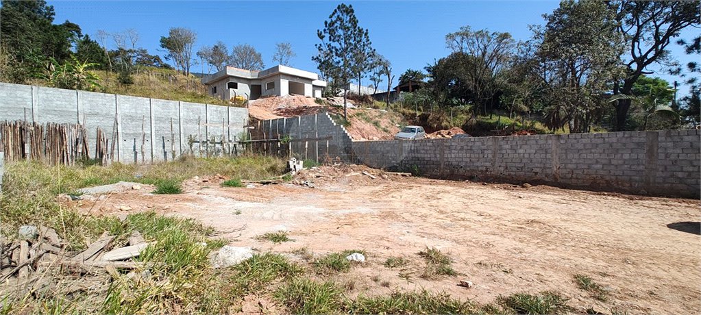 Terreno em Atibaia com 681 metros, pronto para construir, excelente localização, aceita financiamento