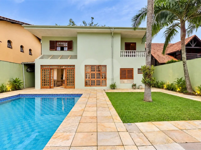 Casa à venda com 3 quartos, sendo 2 suítes,  em Interlagos, São Paulo, SP