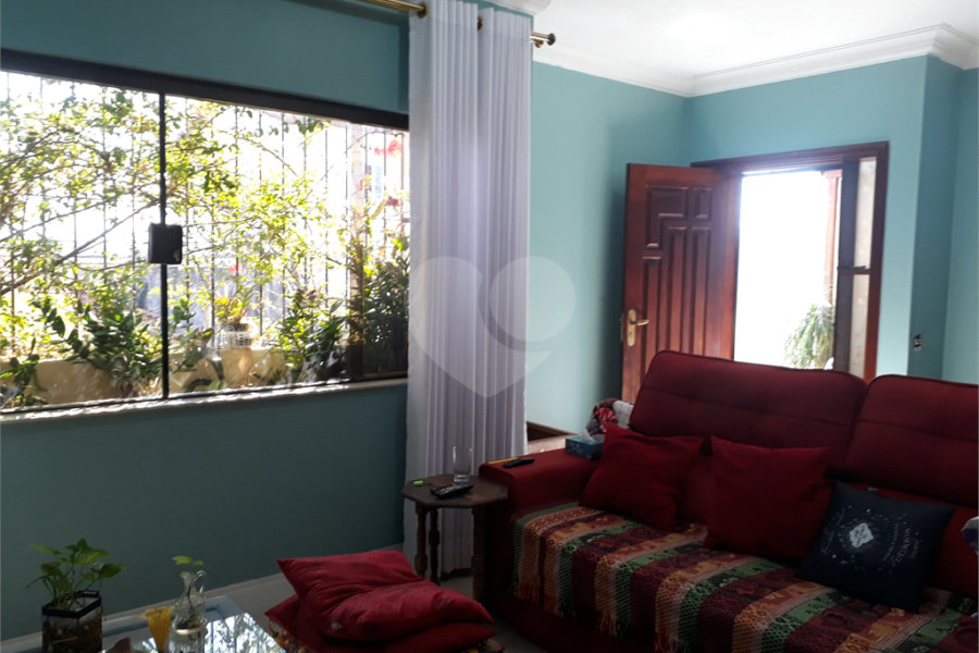 Sobrado à venda com 4 quartos, sendo 1 suíte, em Vila Constança, São Paulo, SP