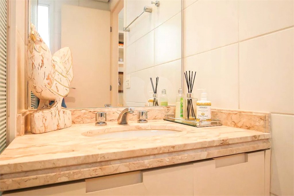 Apartamento à venda com 3 suítes em Real Parque, São Paulo, SP
