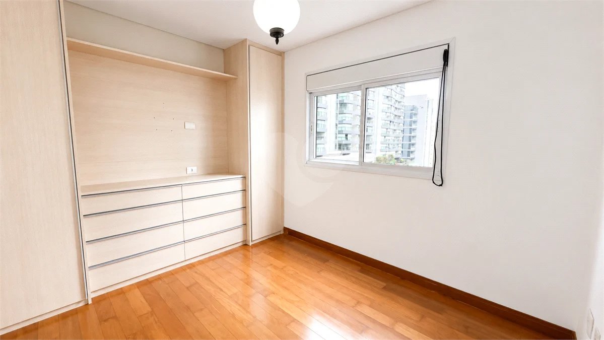 Apartamento à venda com 3 quartos, sendo 1 suíte, em Jardim das Acácias, São Paulo, SP