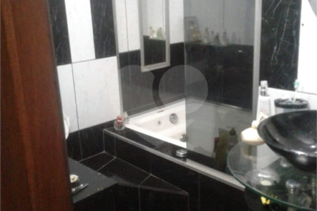 Casa à venda com 6 quartos, sendo 1 suíte, em Vila Matilde, São Paulo, SP
