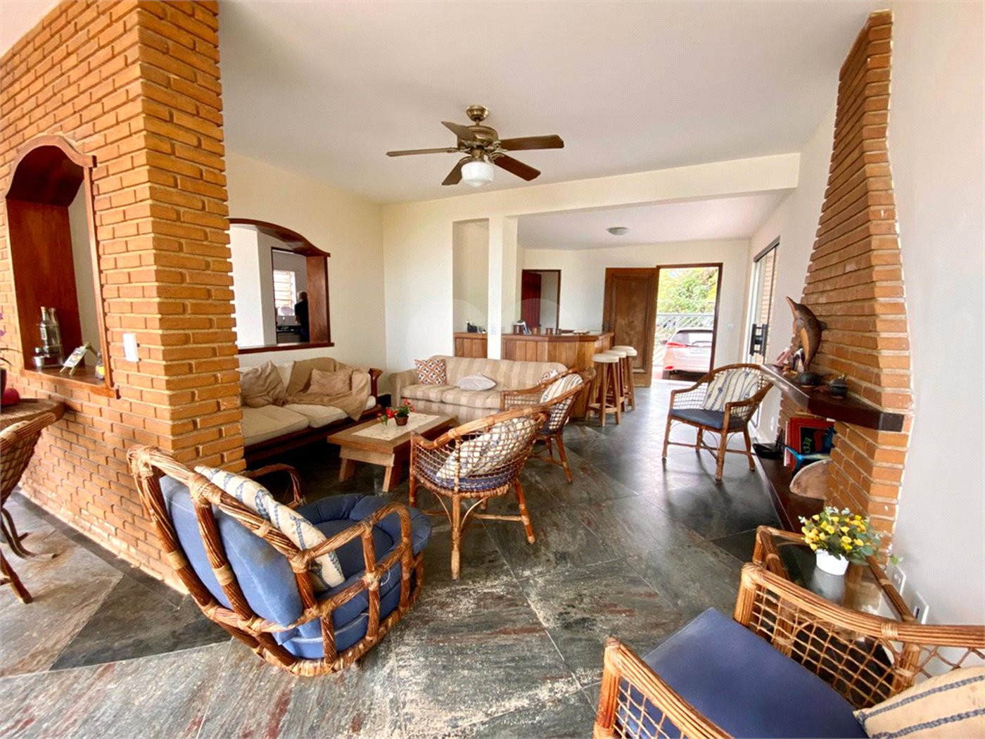Casa à venda com 6 quartos, sendo 4 suítes,  em Maranduba, Ubatuba, SP