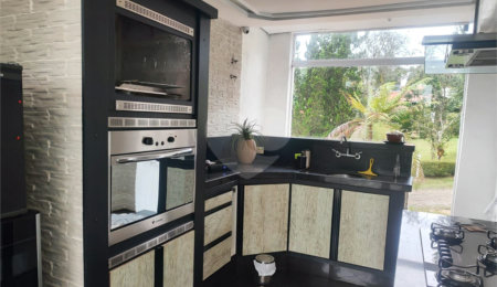 Casa à venda com 3 quartos, sendo 1 suíte, no condomínio Clube Florada Suzano, Suzano - SP