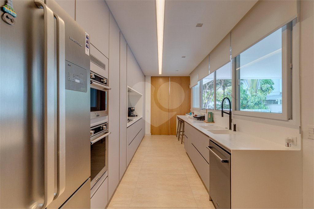 Casa à venda com 3 suítes no condomínio Residencial Canumã, São Paulo - SP